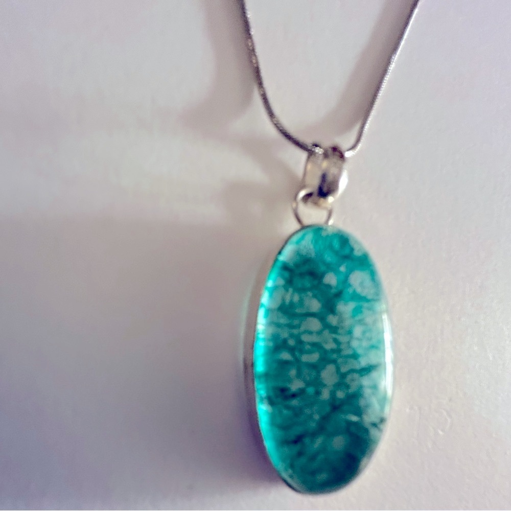 Necklace Green Crackle Glass 2” pendant 18” 925 Sterling silverplate chain